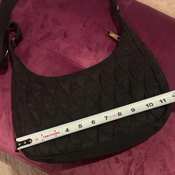 Black Quilted Shoulder Bag Adjustable Shoulder Strap Pocket Zipper Closure Purse - Picture 4 of 7